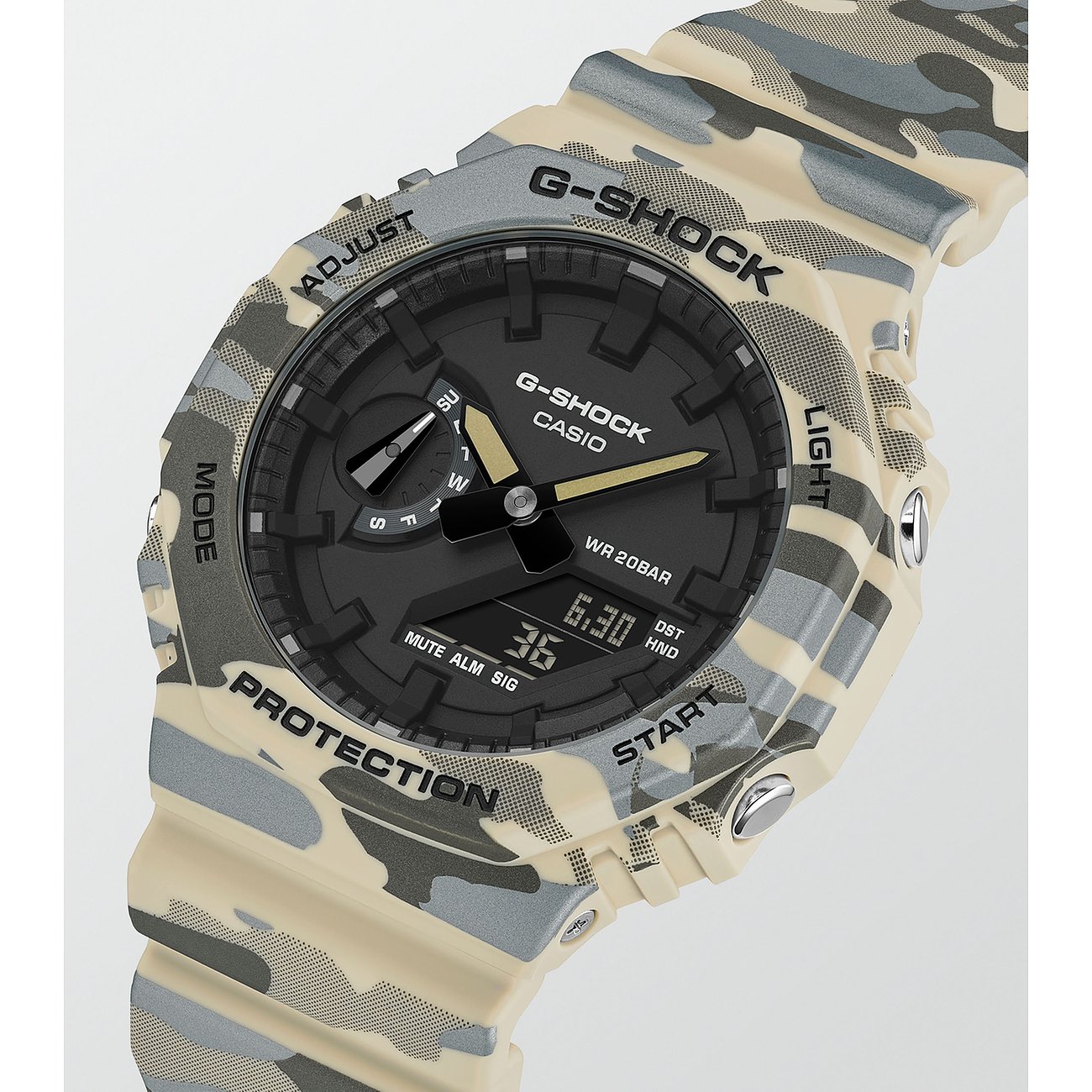 G-Shock Herrenuhr aus Resin in Tarnfarben-Optik mit schwarzem Zifferblatt und goldenen Akzenten.