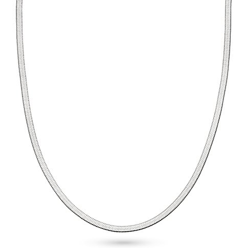 s.Oliver Halsschmuck aus glänzendem Edelstahl in Schlangenkette-Optik auf einem weißen Hintergrund.