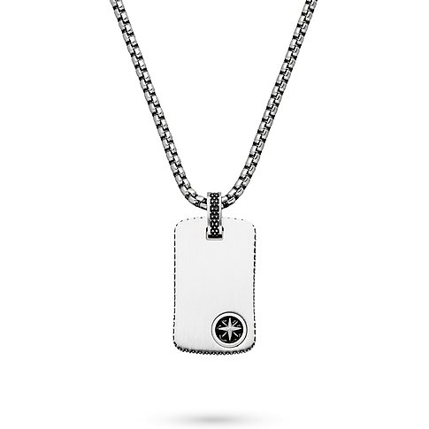 s.Oliver Halsschmuck aus Edelstahl mit Dog-Tag-Anhänger und Kompassmotiv. Das Schmuckstück ist elegant und robust.