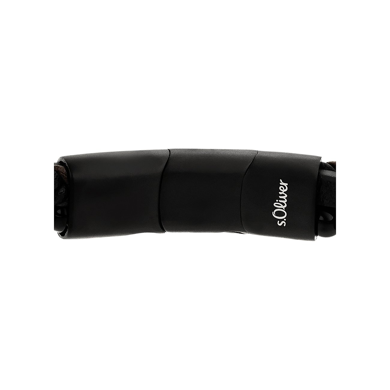 Gros plan sur le bracelet s.Oliver en cuir noir et le fermoir s.Oliver en acier inoxydable gravé.