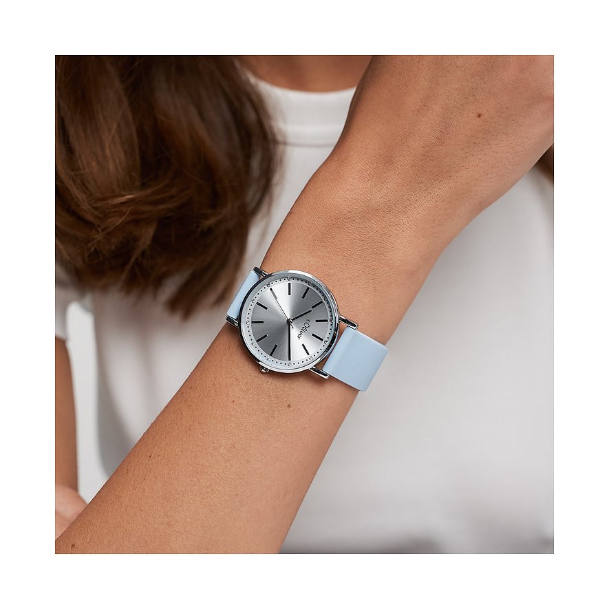 Montre-bracelet s.Oliver pour femme en métal, bracelet et cadran bleu clair ornés de pierres de zircone.