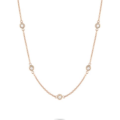 Närbild av ett fint Tamaris halsband i roséguldfärgat rostfritt stål med fem runda kubisk zirkonia-stenar.