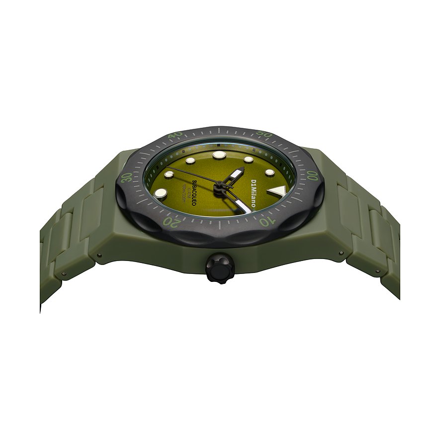 Gros plan d'une montre homme D1 Milano verte en polycarbonate, en diagonale. Cadran plus foncé que le bracelet.