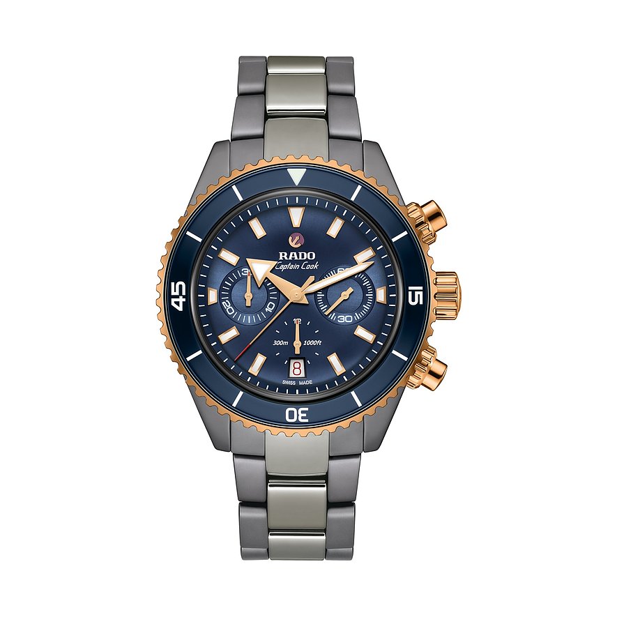 Rado Captain Cook Herrenuhr aus Keramik mit blauem Zifferblatt und roségoldenen Akzenten.