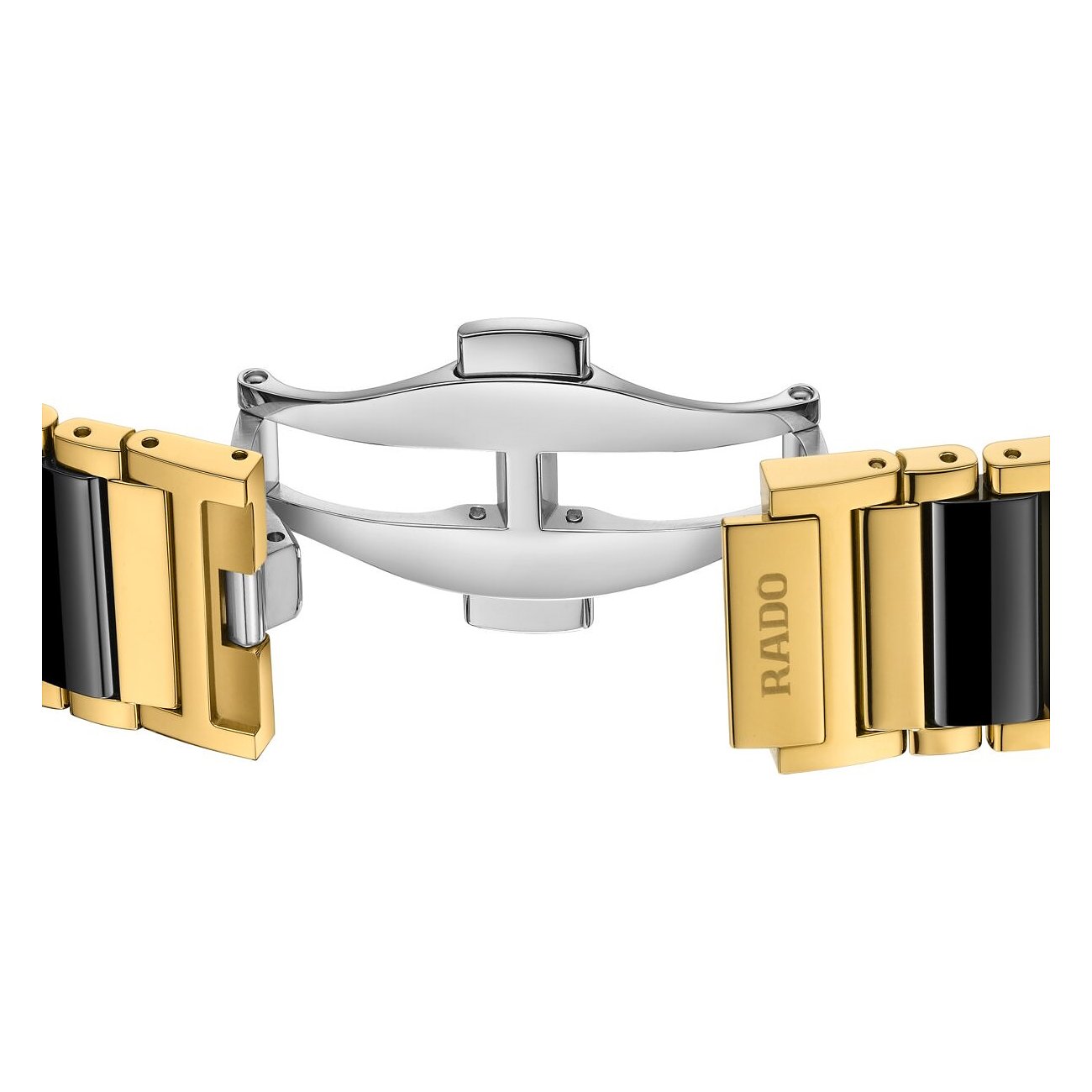 Nahaufnahme einer Schmetterlingsschließe aus glänzendem goldfarbenem Rado-Edelstahlarmband mit schwarzen Elementen.