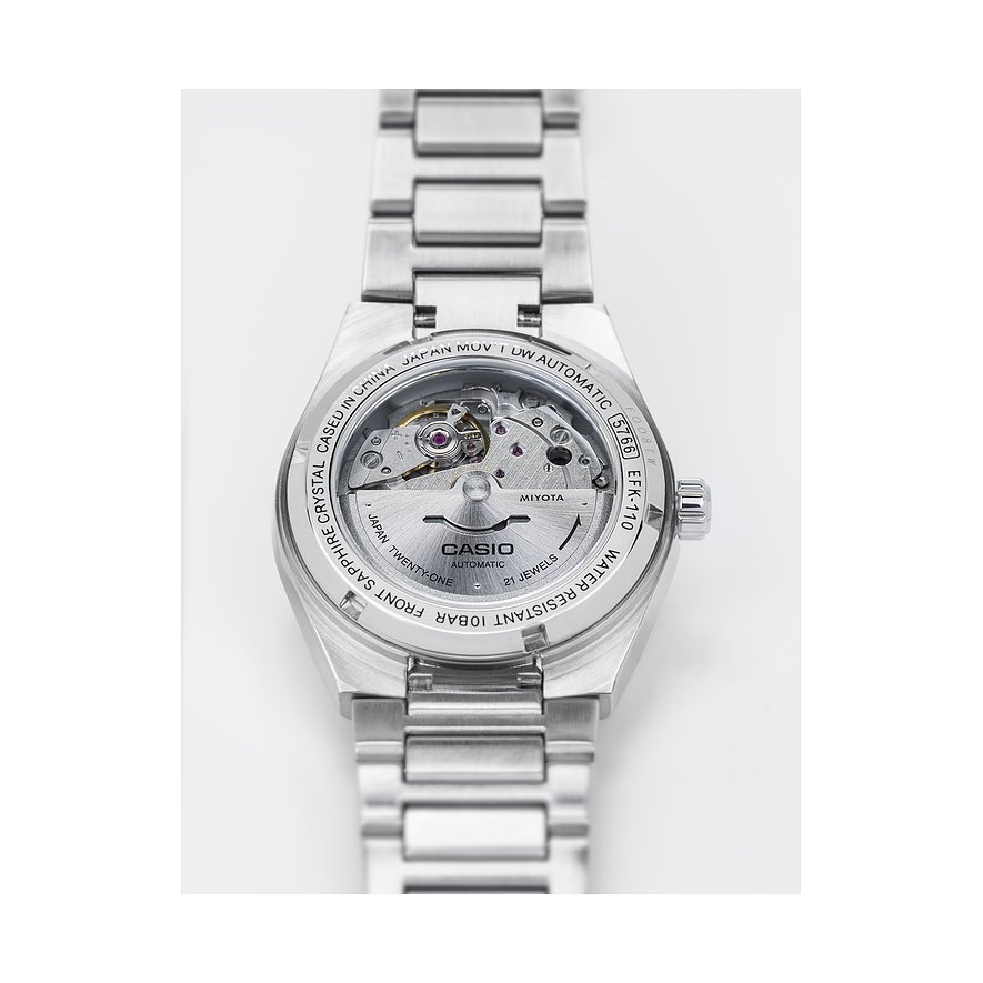 Rückseite einer Casio Herrenuhr aus Edelstahl, Blick auf das automatische Uhrwerk und Armband.