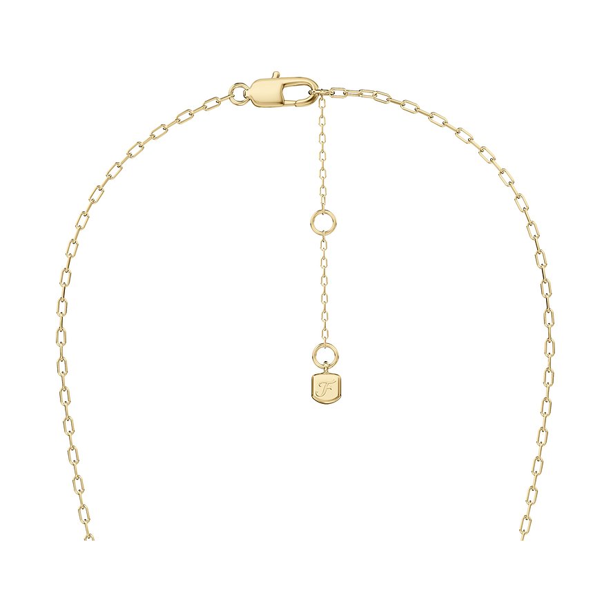 Nahaufnahme einer goldenen Fossil Halskette mit Karabinerverschluss und Verlängerungskette, die ein kleines, quadratisches Fossil Logo-Tag zeigt.