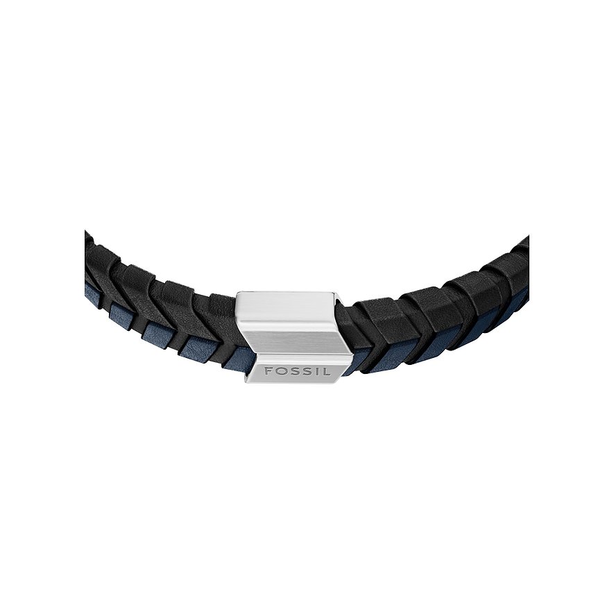 Nahaufnahme eines Fossil Armbands aus schwarzem und blauem Leder mit einem rechteckigen Edelstahlverschluss.