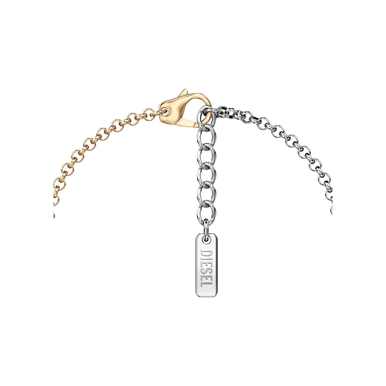 Nahaufnahme des Verschlusses eines Diesel Armschmucks aus Edelstahl, mit goldenem Karabiner und Verlängerungskette.