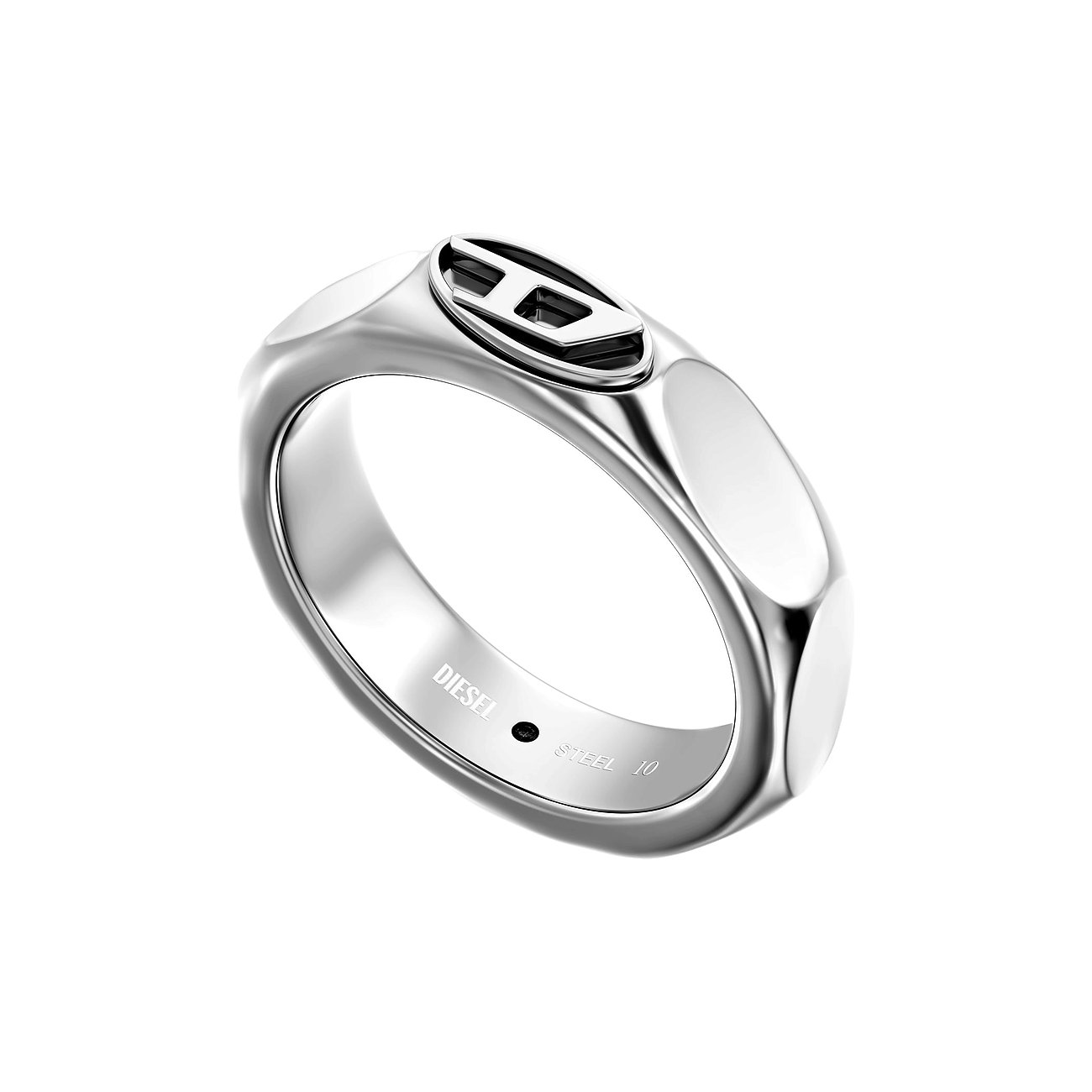 En skinnende Diesel ring i rustfrit stål, udsmykket med mærkets karakteristiske D-logo på toppen.