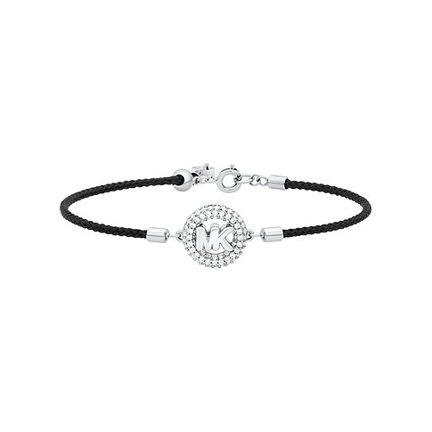 Michael Kors metallarmband med svart band och ett zirkoniabesatt MK-logo i mitten.
