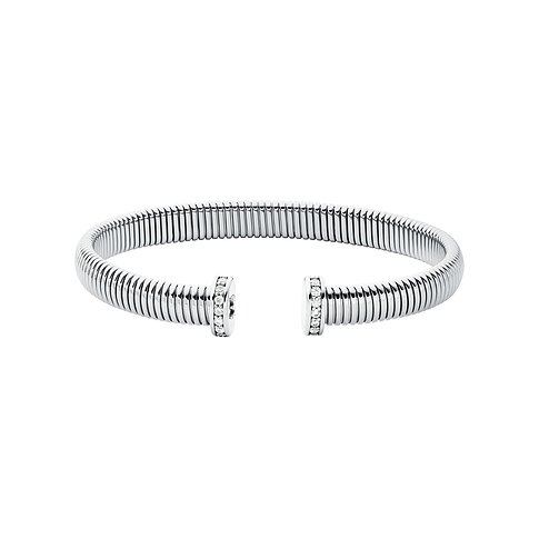 Smal Michael Kors-armring i blank silverfärgad metall, öppen med zirkoniadekoration vid ändarna.