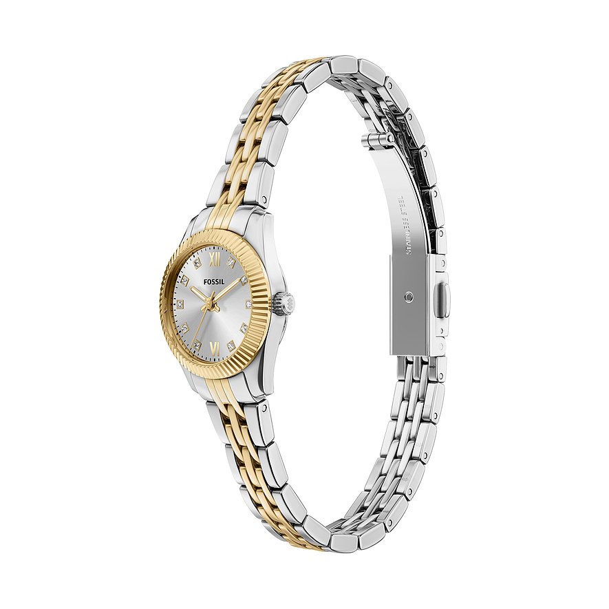 Nahaufnahme einer Fossil Damenuhr aus zweifarbigem Edelstahl in Silber und Gold, mit einem eleganten Zifferblatt.
