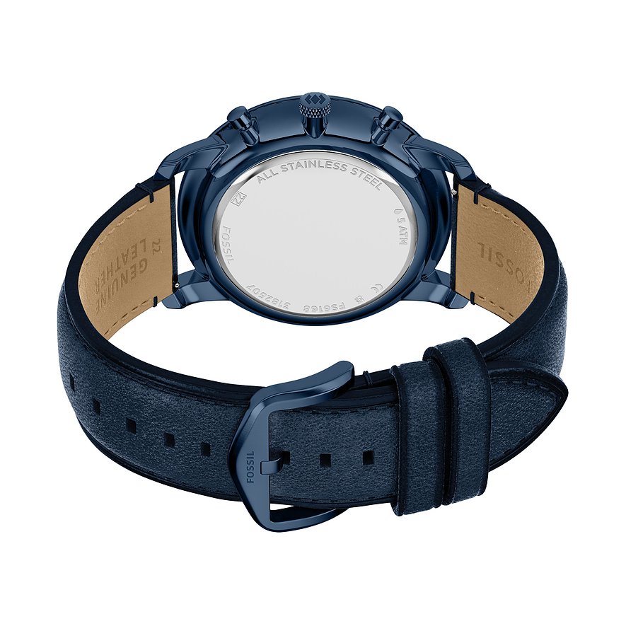 Rückansicht der Fossil Herrenuhr aus blauem Chirurgenedelstahl mit braunem Lederband und blauer Dornschließe.