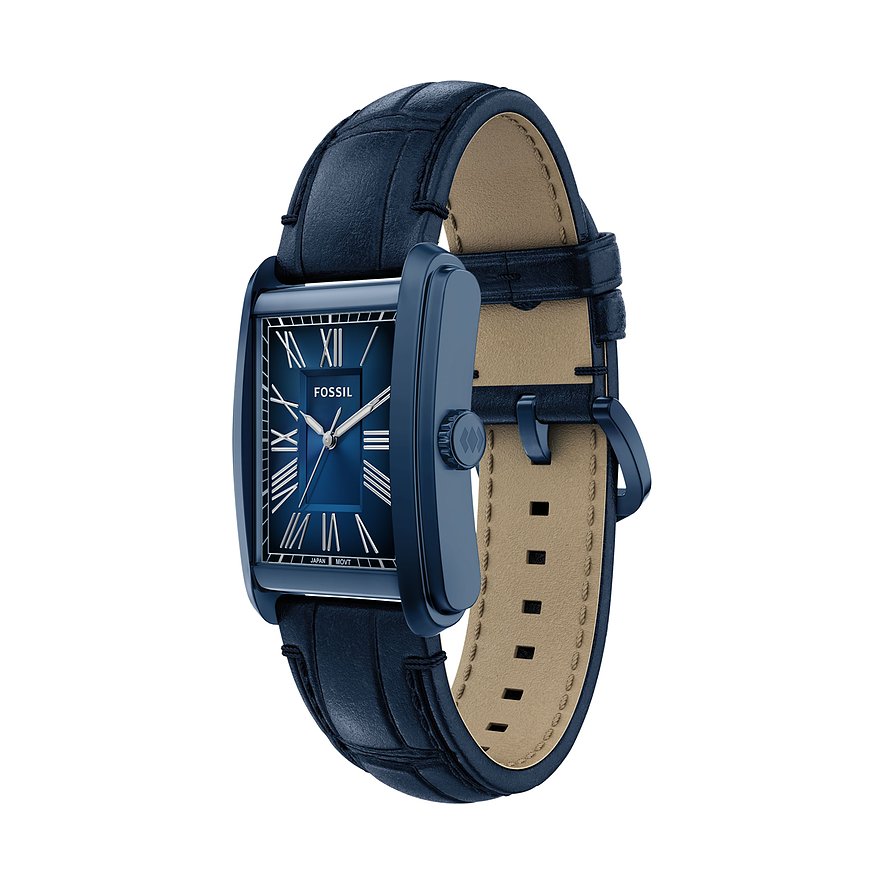 Gros plan d'une montre Fossil homme en acier inoxydable bleu, rectangulaire, avec bracelet en cuir de crocodile bleu.