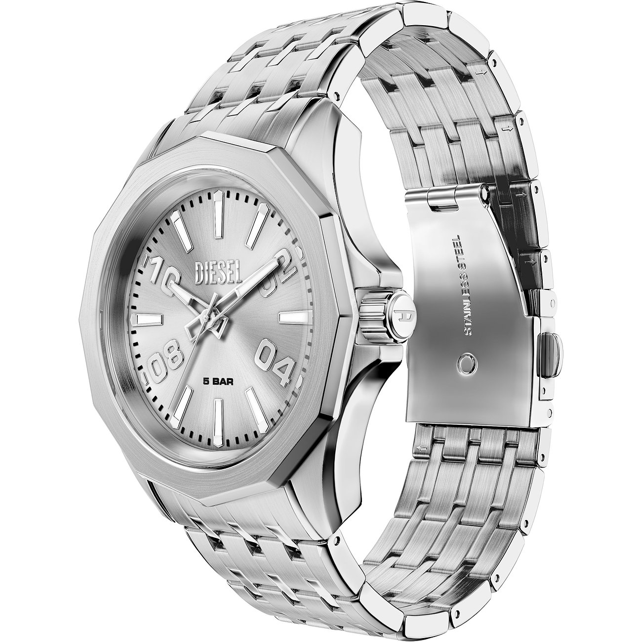 Diesel Herrenuhr aus Edelstahl mit silbernem Zifferblatt und Gliederarmband, schräg von oben.