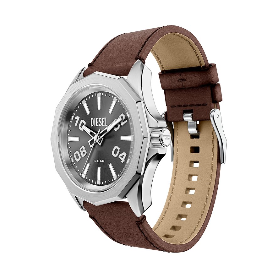 Orologio da uomo Diesel in acciaio inox con cinturino in pelle marrone e quadrante nero, vista frontale angolata.
