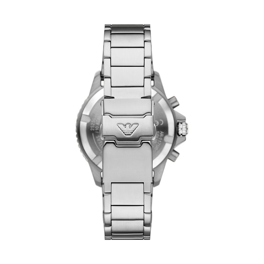 Rückansicht der Emporio Armani Herrenuhr aus Edelstahl mit geschlossener Faltschließe und Markenlogo.