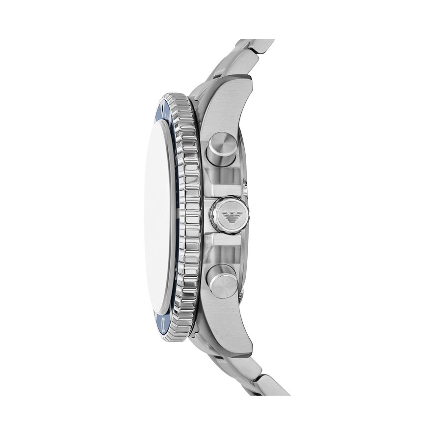 Seitenansicht der Emporio Armani Herrenuhr aus silbernem Edelstahl mit blauer Lünette.