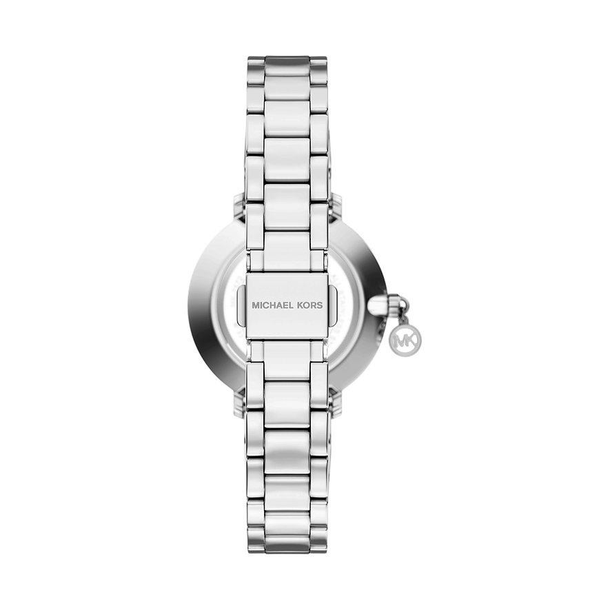 Vista posteriore di un orologio da donna Michael Kors in acciaio inossidabile lucido con un ciondolo logo MK laterale.