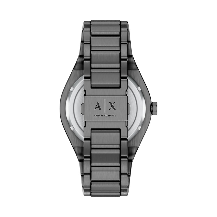 Rückseite einer Armani Exchange Herrenuhr aus dunkelgrauem Edelstahl mit eingraviertem Markenlogo mittig auf dem Armband.