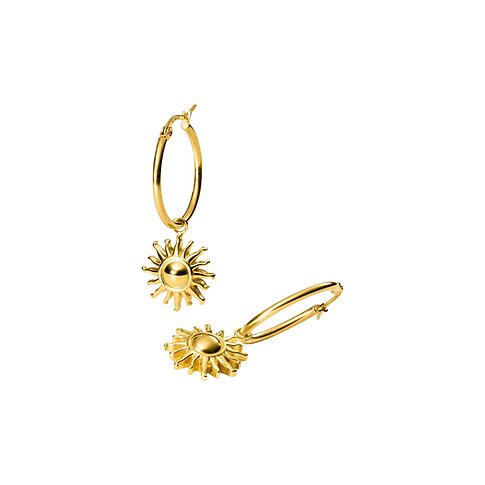 Två Purelei "Ohrschmuck" creoler i guldfärgat rostfritt stål med solhänge, svävande mot vit bakgrund.