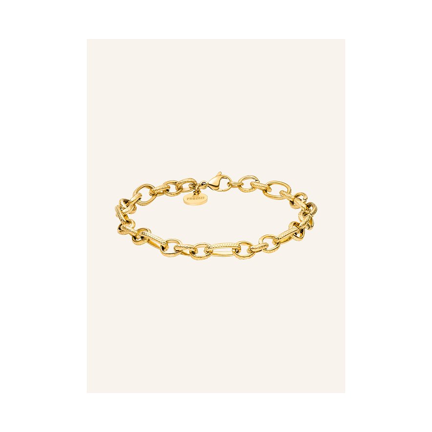 Ein goldenes Purelei-Armband aus Edelstahl mit einzigartig geformten Gliedern, eines davon ist länglich und glatt.