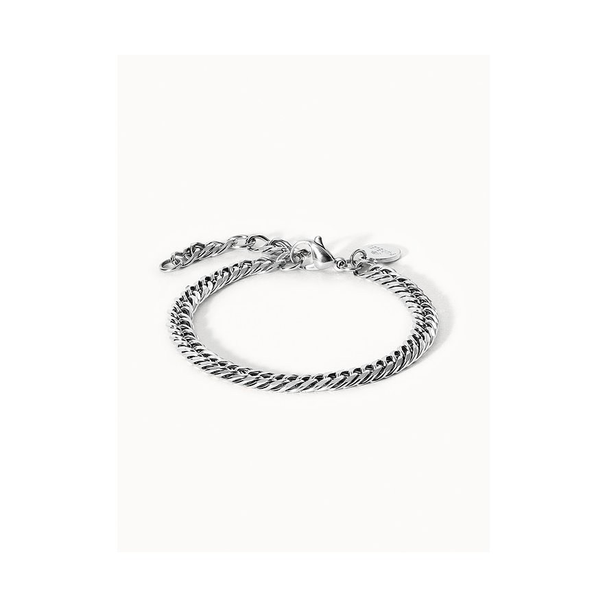 Close-up van een glanzend Purelei-armband van roestvrij staal. Fijne schakel met karabijnsluiting en plaatje.