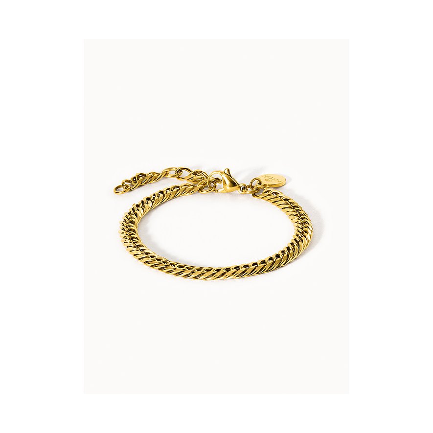Ein glänzendes, goldenes Purelei Armband aus Edelstahl mit einem eleganten Twist-Design auf weißem Hintergrund.