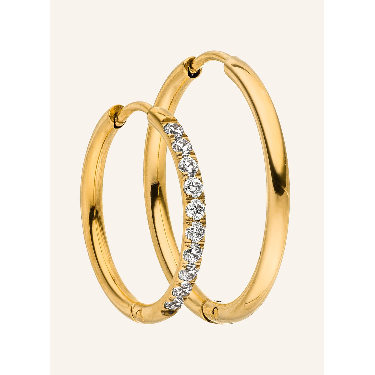 Purelei Ohrringe-Set aus goldfarbenem Edelstahl mit Zirkonia-Farbsteinen vorne und hinten im Vordergrund.