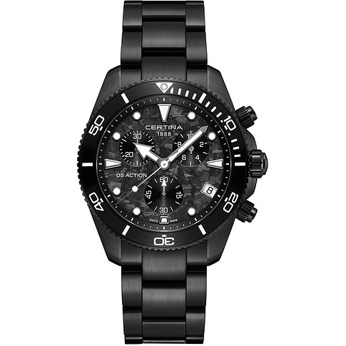 Eine Certina DS Action Herrenuhr aus schwarzem Edelstahl von oben, mit drei Chronographen-Zifferblättern.