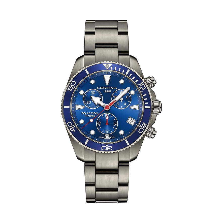 Certina Herrenuhr aus Titan, mit blauem Zifferblatt und blauem Gehäuse, rote Akzente an den Zeigern.