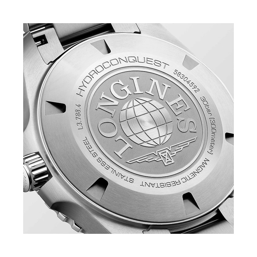 Rückseite einer Longines Herrenuhr aus Edelstahl mit eingraviertem Markenlogo und Modellinformationen.