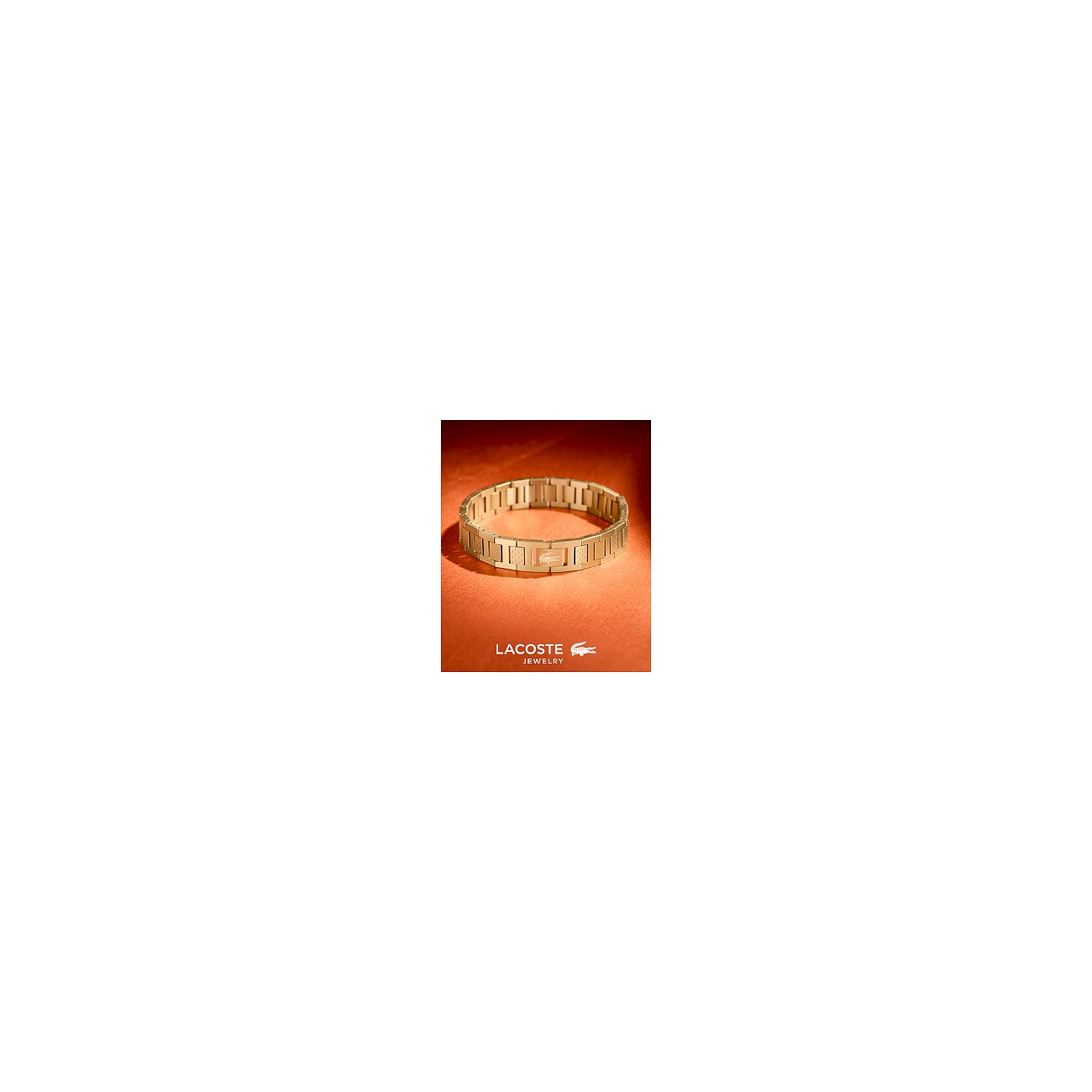 Lacoste goudkleurige RVS armband met krokodillenlogo op de centrale schakel, opvallend verlicht.