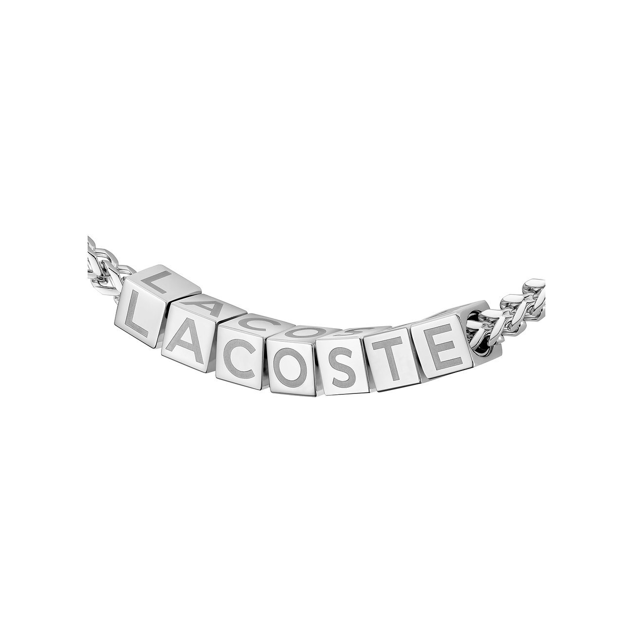 Lacoste Armschmuck aus Edelstahl mit Würfeln, die die Buchstaben L A C O S T E bilden, in Nahaufnahme.