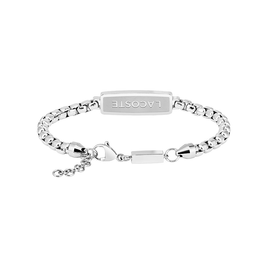 Een zilverkleurige Lacoste roestvrijstalen armband met een schakelketting en een rechthoekig logoplaatje.