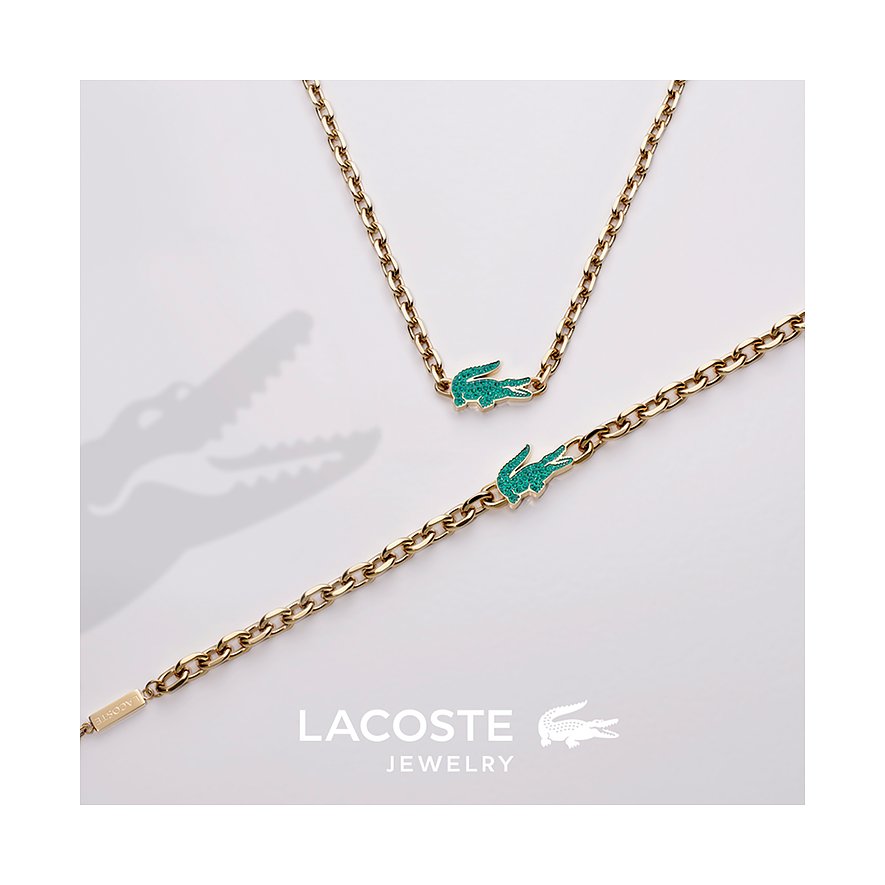 Lacoste Armschmuck und Halskette aus goldfarbenem Edelstahl mit Krokodil-Anhänger aus grünem Kristall.
