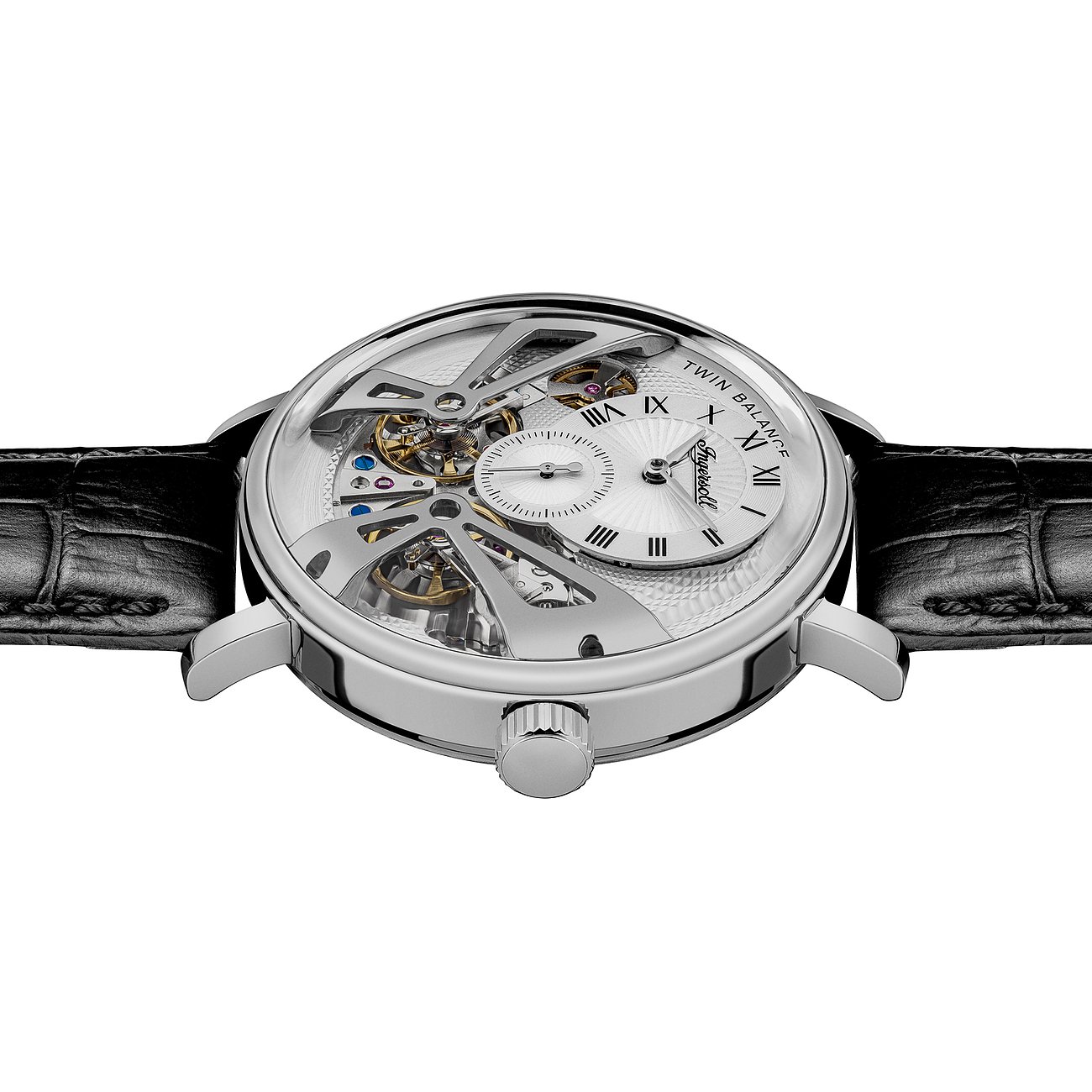 Nahaufnahme einer Ingersoll Herrenuhr aus blauem und silberfarbenen Edelstahl, die das skelettierte Zifferblatt zeigt.