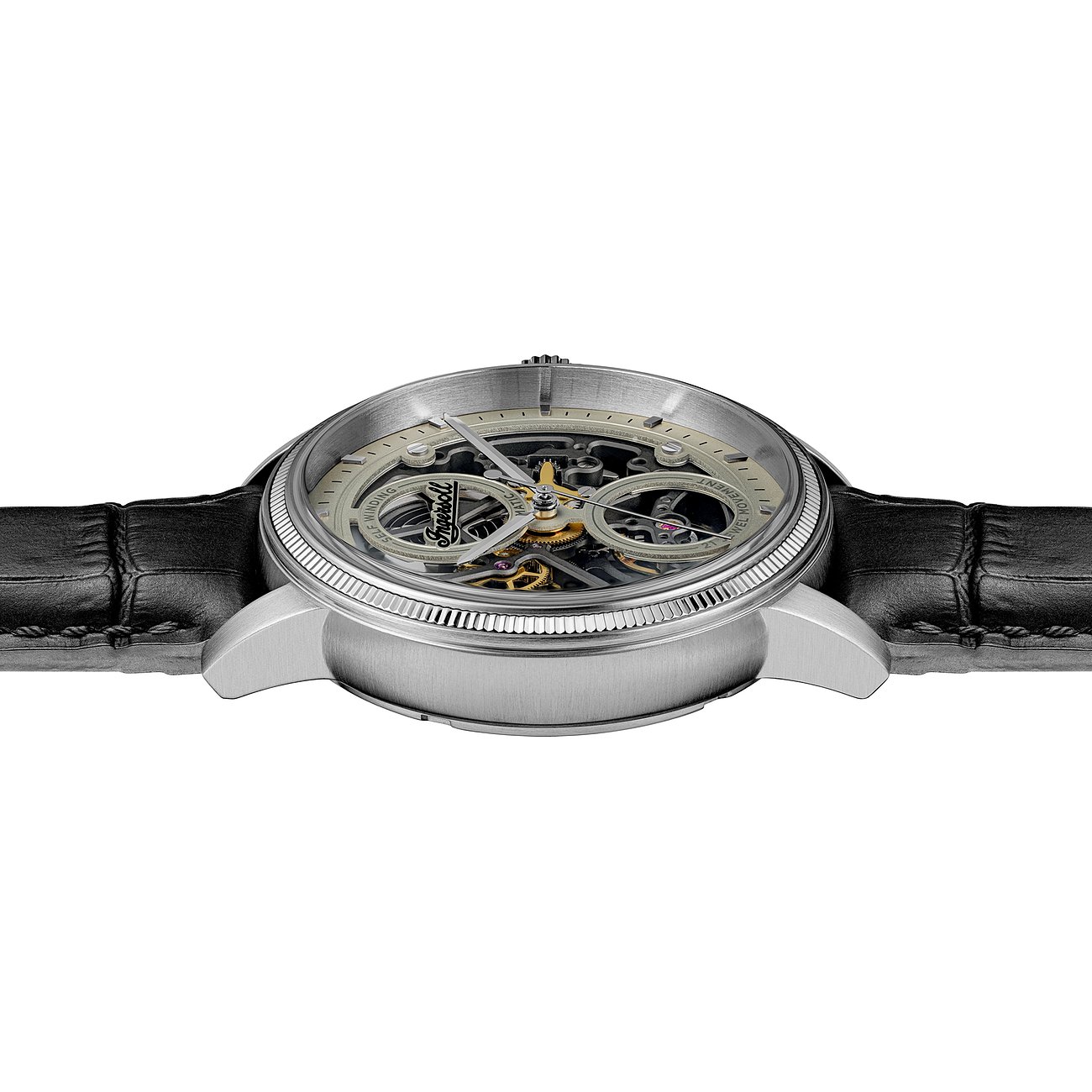 Seitenansicht der Ingersoll Herrenuhr aus Edelstahl mit Skelettzifferblatt und schwarzem Kroko-Armband.