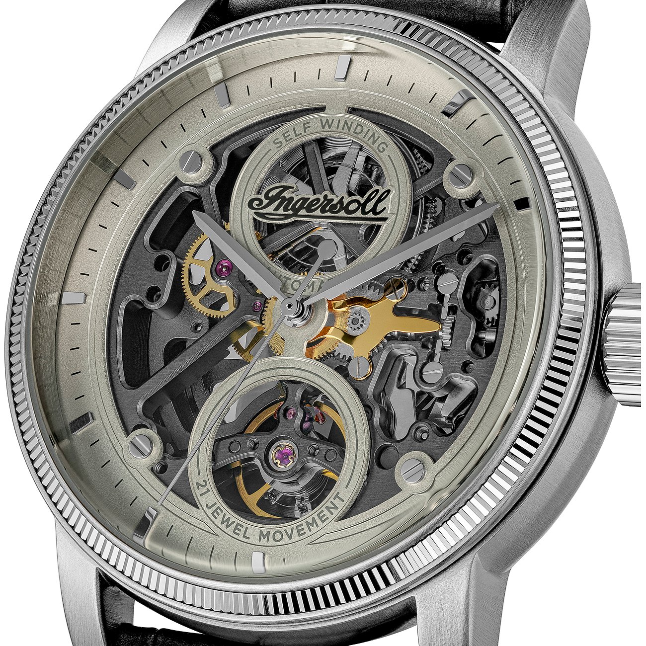 Nahaufnahme einer Ingersoll Herrenuhr aus Edelstahl mit Skelettzifferblatt und goldenen Zahnrädern.