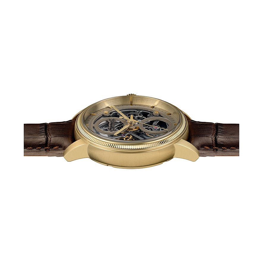 Seitenansicht einer goldfarbenen Ingersoll Herrenuhr aus Edelstahl mit Skelettzifferblatt und braunem Lederarmband.