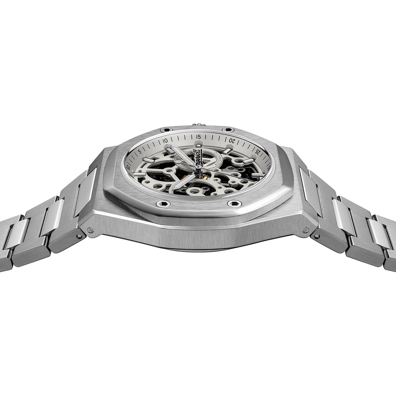Seitenansicht der Ingersoll Herrenuhr aus Edelstahl mit Skelettzifferblatt und silberfarbenen Zeigern.
