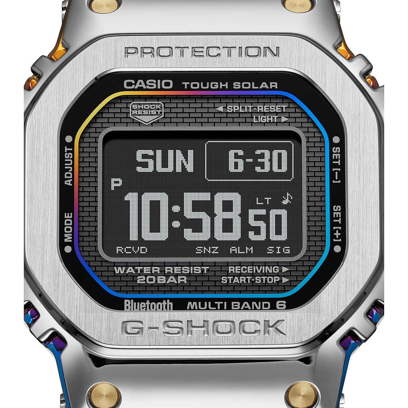 Nahaufnahme der digitalen G-Shock Herrenuhr aus Edelstahl mit leuchtendem Zifferblatt.