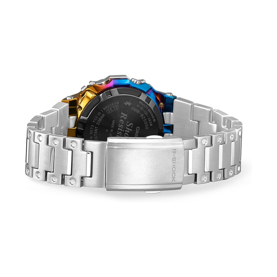 Rückansicht der G-Shock Herrenuhr aus Edelstahl mit schillerndem, mehrfarbigem Gehäuse und silbernem Armband.
