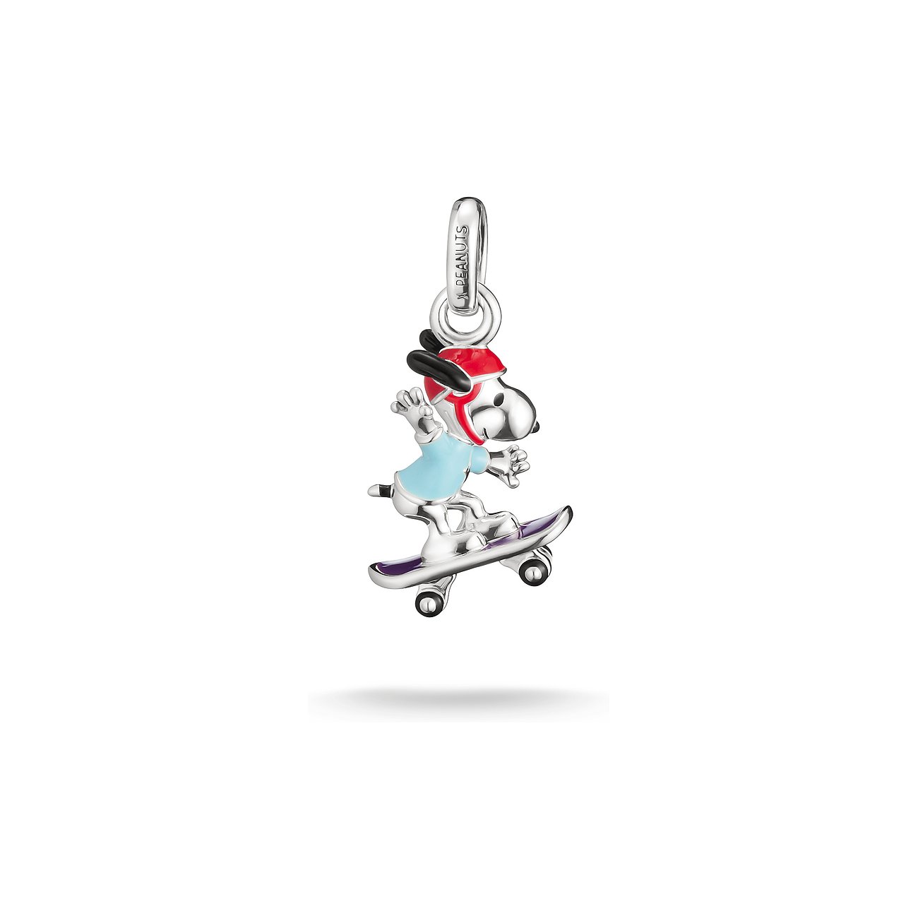 Pendentif Thomas Sabo Peanuts: Snoopy avec casque rouge et chemise bleu clair sur skateboard, en argent 925 et émail.