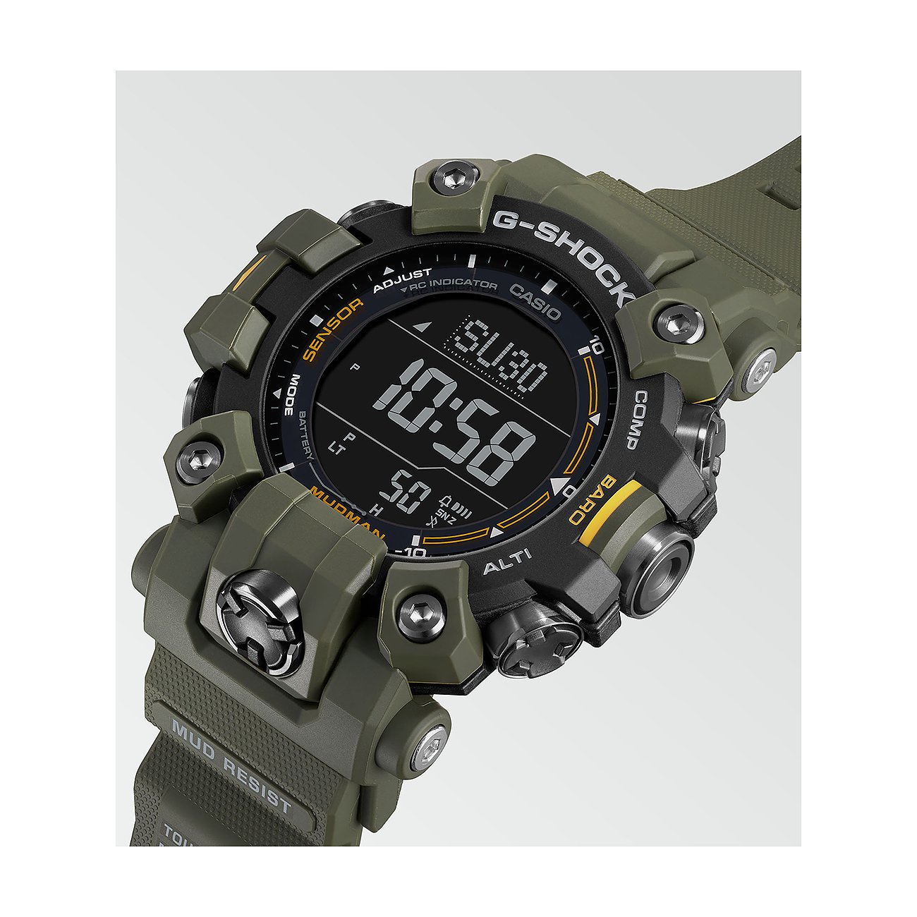 Nahaufnahme einer olivgrünen G-Shock Herrenuhr aus Resin mit digitaler Anzeige, die 10:58 Uhr anzeigt.